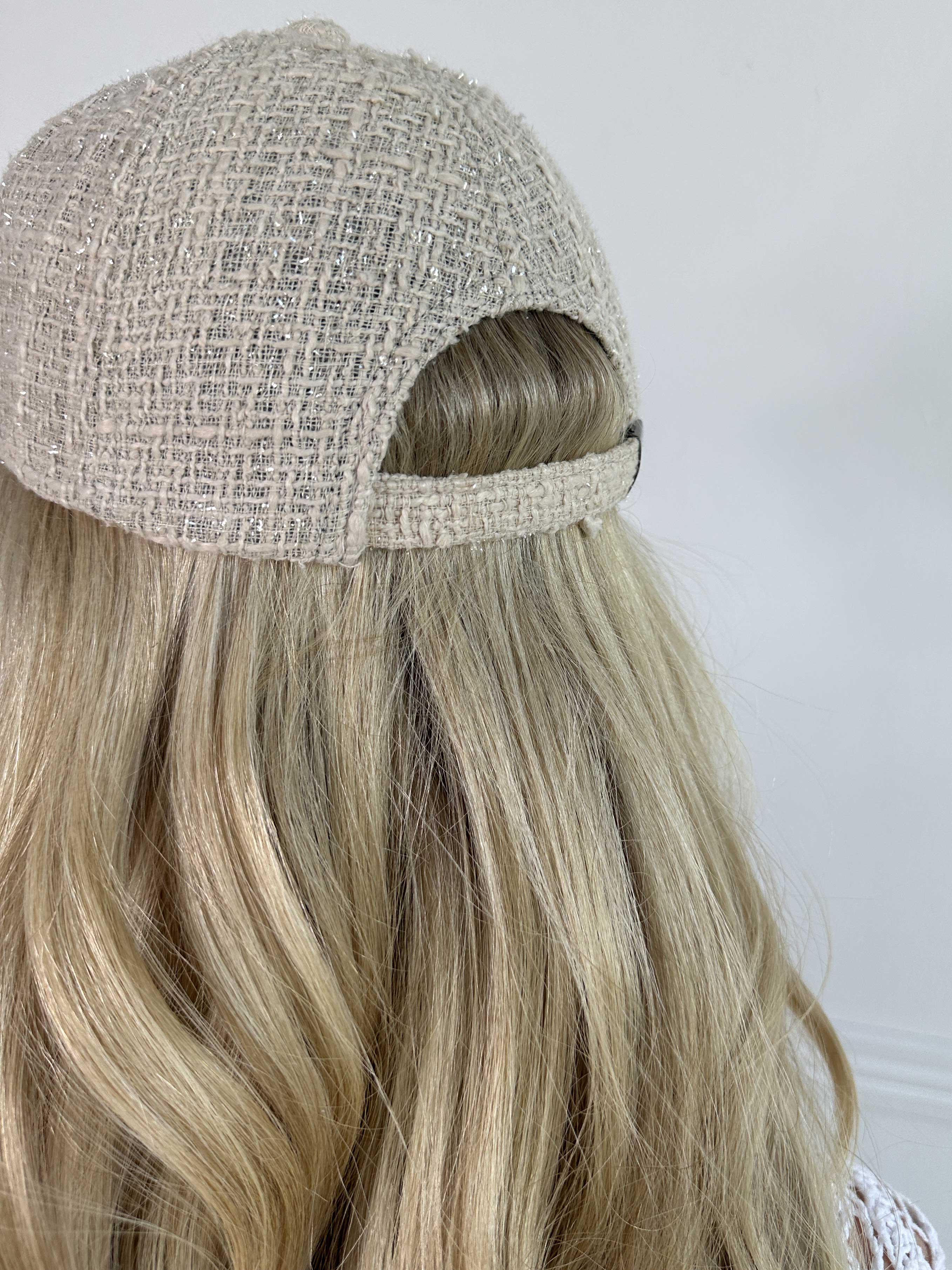 Ottilie - Keps med flätat tyg